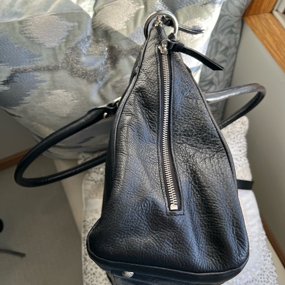 DKNY beautiful Black thick Leather Handbag - Picture 6 of 15